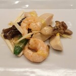 中国菜つじ岡 - 飲茶ランチの主菜の海老とホタテとかぶらの炒め物？