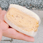 Kawanishiya - 玉子サンド。
                        主人の手なので余計小さく見える気がする。。。
                        