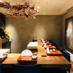 初音鮨 - 店内も桜で春の装い！