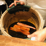 初音鮨 - 15年の熟成マグロダシで漬けに！