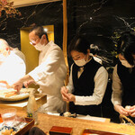 初音鮨 - みんなで協力体制！