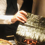 初音鮨 - 海苔を丁寧に炙る！