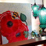 Rue Favart - ２F 階段上：窓際の照明