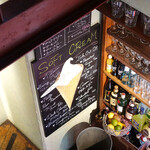 Rue Favart - 階段側のテーブルに着席