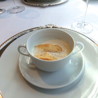 銀座 ハプスブルク・ファイルヒェン - 根セロリのスープ ケーゼショーベルを浮かべて。