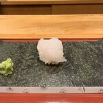 鮨金 - 白えび。