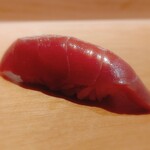すし幸徳 - 最初からこんな魚の味が強いネタ出しちゃっていいの！？とはならないんだなぁ～これがwここはどの魚も、魚の味が強く出てる握りなので、最初から飛ばしてOKこの単純にして高等な料理が私の心をわしづかみ