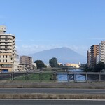 福田パン 長田町本店 - 駅から歩いて行く途中、岩手山