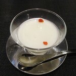 小菜一碟 - 杏仁豆腐。　　　　　2020.03.07