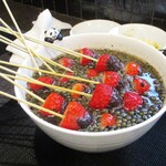 小菜一碟 - デザート：チョコレートをコーティングした苺に 山椒のサイダー。　　　　　2020.03.07