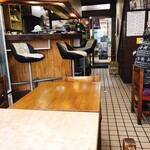 Kawashima ya - 店内。喫茶店みたいなね。