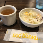 Eggubodo - 先にミニサラダにスープが運ばれてきました。
