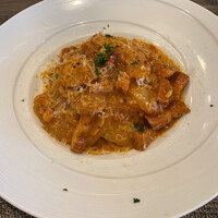 アルフォルトゥーナ - 新タマネギとハムの軽いトマトソースパスタ