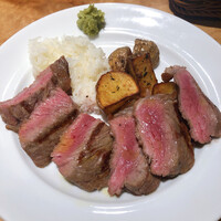 カルネジーオ イースト - 