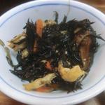 家庭料理 三福 - 【ランチの日替わり定食より】「ひじき煮」：看板に偽り無しの“家庭料理”そのもの。。。