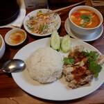サバイチャイ タイ料理 - カオマンガイとトムヤムクン（小）