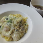 三日月 - タラのホッペとあさりのクリームパスタ（少なめをリクエスト）
