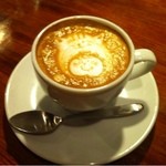 フォカッチェリア - 可愛いラテアートのコーヒーです。