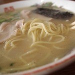 宝来軒 - 中麺でシンプル