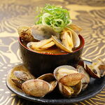 A pile of clams in red soup