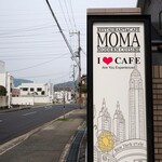 RESTAURANT&CAFE MOMA - 道端の看板