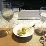 La Brianza - ソムリエさんいらっしゃらなかったタイミングだったので、スプマンテお願いしてみた。すっきりしてておいしい。スプマンテ甘いの多いから甘口かもと思って注文したけれど、好みのさわやか系で嬉しく楽しめました。