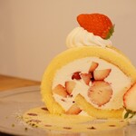 ハナツムリ - 【2020.03】いちごのロールケーキ(500円)