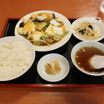 新三陽 - 豆腐と野菜のうま煮　　※本日のランチ