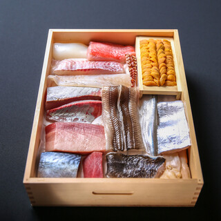 鮨1貫からご注文可能！その他アラカルトメニューも豊富に！