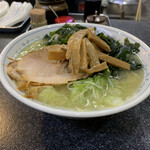 ラーメン 前田家 -  ラーメン（わかめ・ネギ）