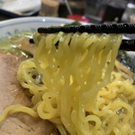 ラーメン 前田家 - 毎回、麺リフトが決まらない（笑）