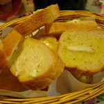 孫吉 - パン・ガーリックバターのせ