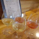 マメナカネ惣菜店 - 白ワイン飲みやすくて美味しいのを出してくれた♡