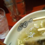 ラーメン桐生 - あっ、箸が滑った