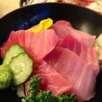 まぐろ丼　加一 - まぐろ中トロ丼(汁・煮物・漬物付き）：1575円