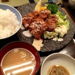 まぐろ丼　加一 - 自慢のまぐろカツセット（ご飯・汁・煮物・漬物付き）：892円