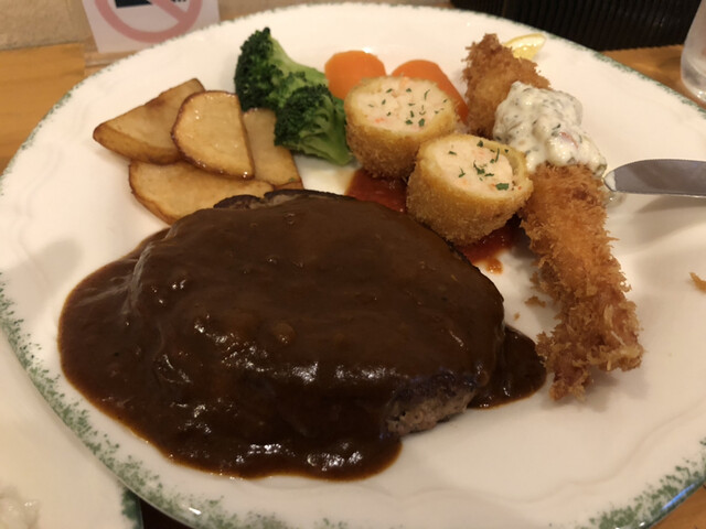 大人も喜ぶハンバーグ : ダイニング こまつの写真