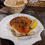 Camino de Santiago - ホタテのガリシア焼き。このお店の名物料理だと思います。ホタテの旨味と、野菜の甘味と香り、そしてパン粉の香ばしさが最高でした。