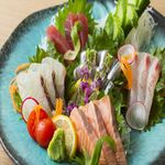 Assortment of 5 types of fresh fish sashimi [1 serving]