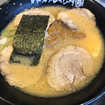 らあめん花月嵐 - 嵐げんこつらーめん 味噌 普通に美味いけどチャーシュー薄すぎ…