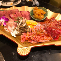 東京焼肉 平城苑 浅草総本店 - 盛り合わせ「祭」（和牛上カルビ･和牛上ロース･上タン塩･豚とろ焼･上はらみ･本日のホルモン上ミノ）　12,000円