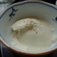 麓屋 京王プラザホテル - 甘さが引き立つおぼろ豆腐