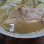 ラーメン二郎 - 今日は色が濃いけど味は変わらず