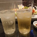 手創り旬菜と和食 せん - 左が余市で右はニッカのハイボール