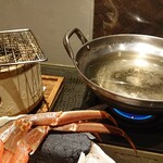 手創り旬菜と和食 せん - ズワイカニのしゃぶしゃぶ用に鍋と甲羅を焼く七輪が用意されてます