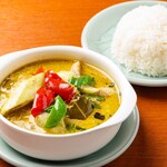 Gaeng Keow Wan / Green curry with chicken