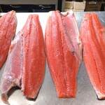Izakaya Bun - 今回は三陸産天然鱒の介が入りました〜全国の市場でもなかなかお目にかかれないお魚ですっ！刺し身はもちろん、煮て良し、焼いて良し、バター焼きもオススメでーす