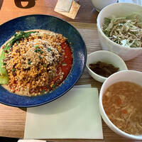 珞珈壹号 銀座店 - 汁無し坦々麺1000円