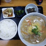 ラーメンつかさ - にんにくみそらーめん
ライス