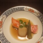 福松荘 - 金目鯛の煮付け♪添えてある里芋
      超うまい♪